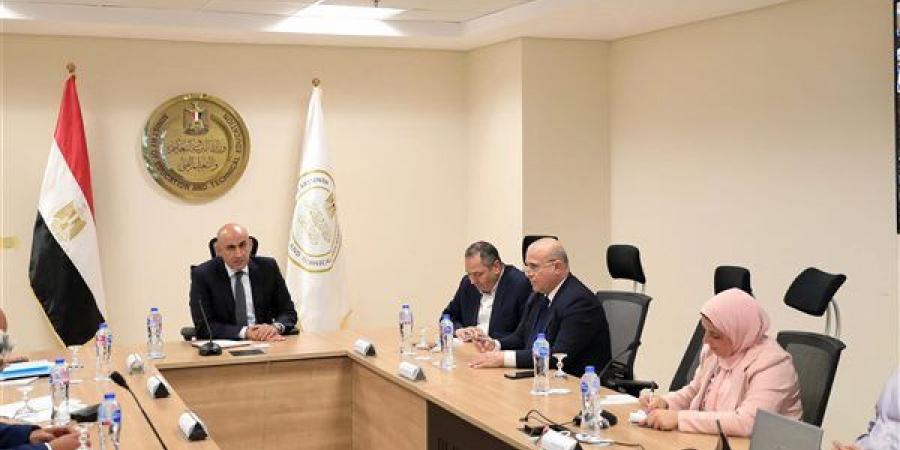 بالبلدي: وزير
      التربية
      والتعليم
      يعلن
      الطوارئ
      ويرسم
      ملامح
      الخطة
      النهائية
      لضبط
      امتحانات
      الثانوية
      العامة