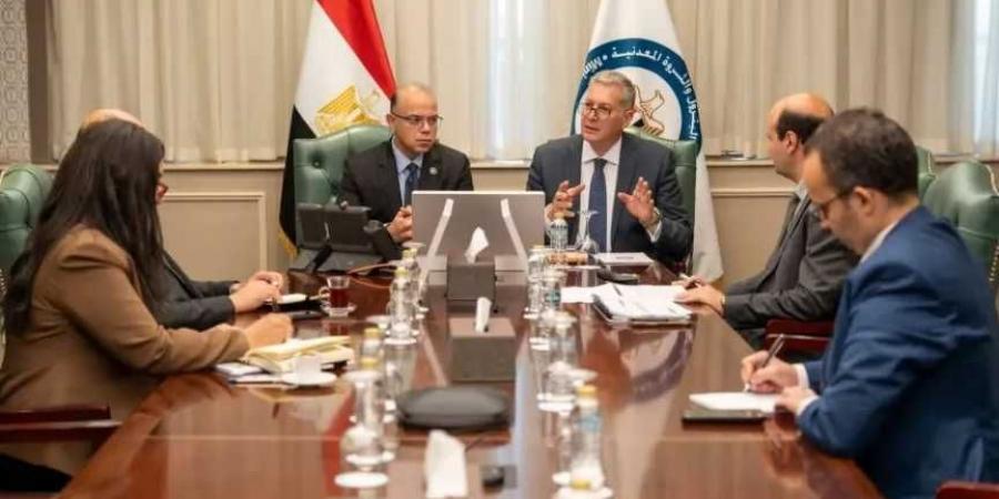 تكامل
      وتنسيق
      حكومي
      واستعراض
      الفرص
      المتاحة
      في
      مجالات
      التكرير
      والكيماويات