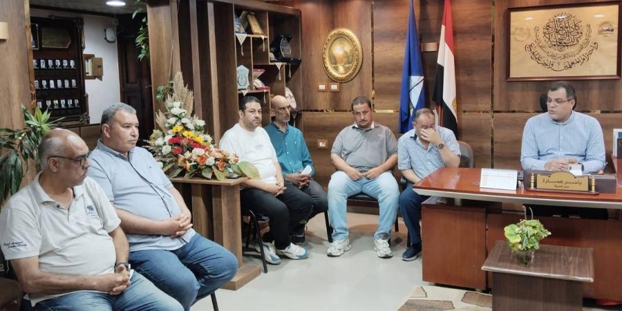 بالبلدي : وكيل
      التعليم
      بدمياط
      يعقد
      اجتماعًا
      موسعًا
      لتأمين
      وانضباط
      42
      لجنة
      للثانوية
      العامة