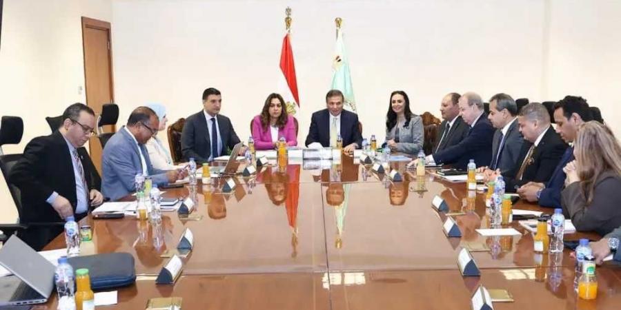 وزارات
      الزراعة
      والتنمية
      المحلية
      والبيئة
      والتضامن
      الاجتماعي
      والصناعة
      والتخطيط
      تبحث
      آليات
      تنفيذ
      مبادرة
      quot;القرية
      المنتجةquot;