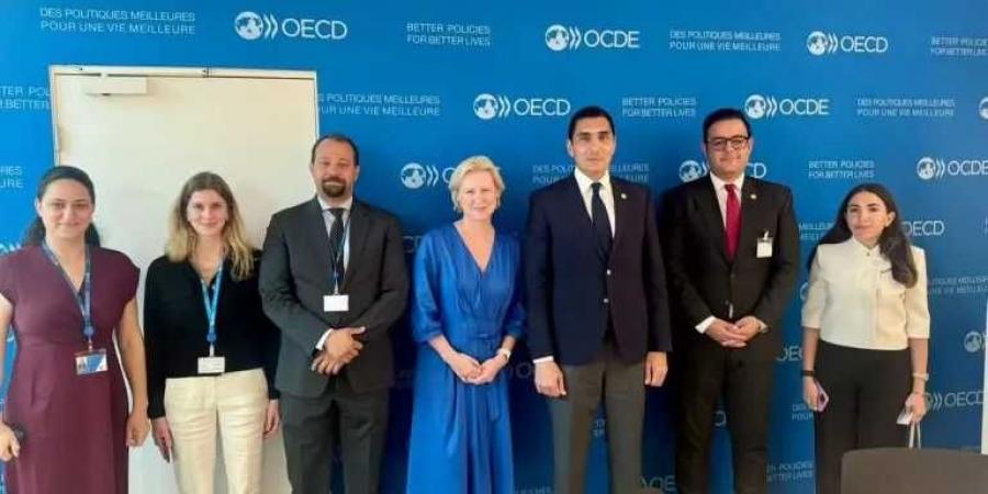وزير
      الشباب
      والرياضة
      يزور
      مقر
      منظمة
      التعاون
      الاقتصادي
      والتنمية
      OECD
      بباريس
      ويستعرض
      برامج
      التعاون
      المشترك