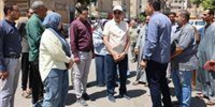 بالبلدي: محافظ
      المنيا
      يتفقد
      37
      محلًا
      تجاريًا
      ويتابع
      الحالة
      العامة
      بحي
      جنوب
      المدينة