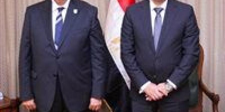 بالبلدي: وزير
      العمل
      ورئيس
      جامعة
      القاهرة
      يبحثان
      تعزيز
      التعاون
      في
      التدريب
      والتشغيل