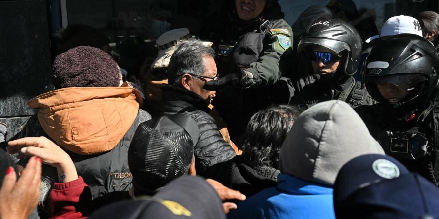 بالبلدي: رئيس بوليفيا يعلن حالة الطوارئ بعد 50 يومًا من الاحتجاجات.. والجيش يتحرك لاستعادة النظام