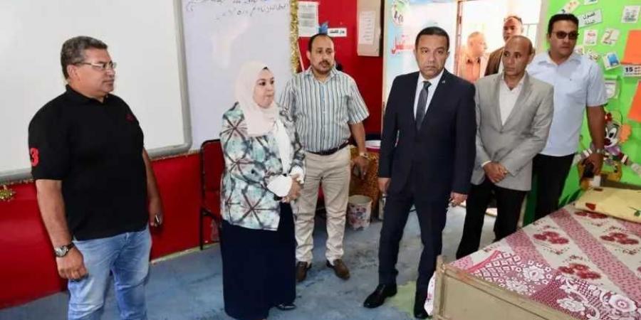 غدًا
      انطلاق
      امتحانات
      الثانوية
      العامة
      2026..
      المحافظات
      ترفع
      درجة
      الاستعداد
      القصوى
      وتجهيز
      اللجان
      بالكامل