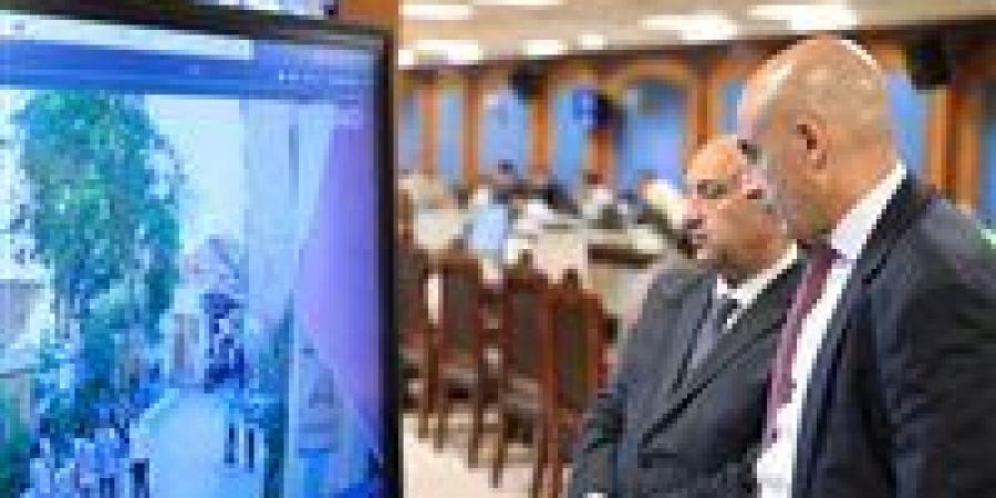 بالبلدي: وزير
      التعليم
      يتابع
      انتظام
      أول
      أيام
      امتحانات
      الثانوية
      العامة
      من
      غرفة
      العمليات
      المركزية