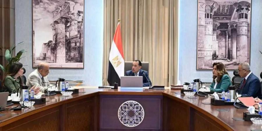 رئيس
      الوزراء
      يتابع
      موقف
      تعديلات
      قانون
      التصالح
      في
      مخالفات
      البناء
      وإتاحة
      المزيد
      من
      التيسيرات
