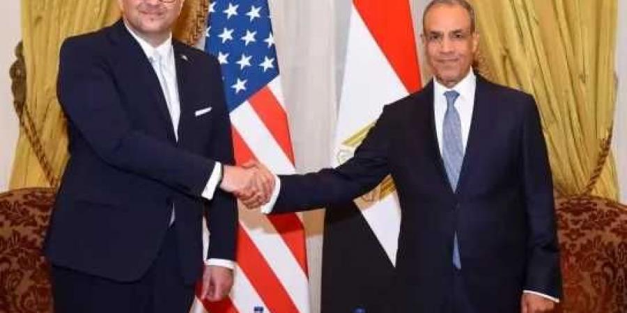 وزير
      الخارجية
      يبحث
      مع
      كبير
      مستشاري
      الرئيس
      الأمريكي
      للشئون
      العربية
      والأفريقية
      التطورات
      الإقليمية