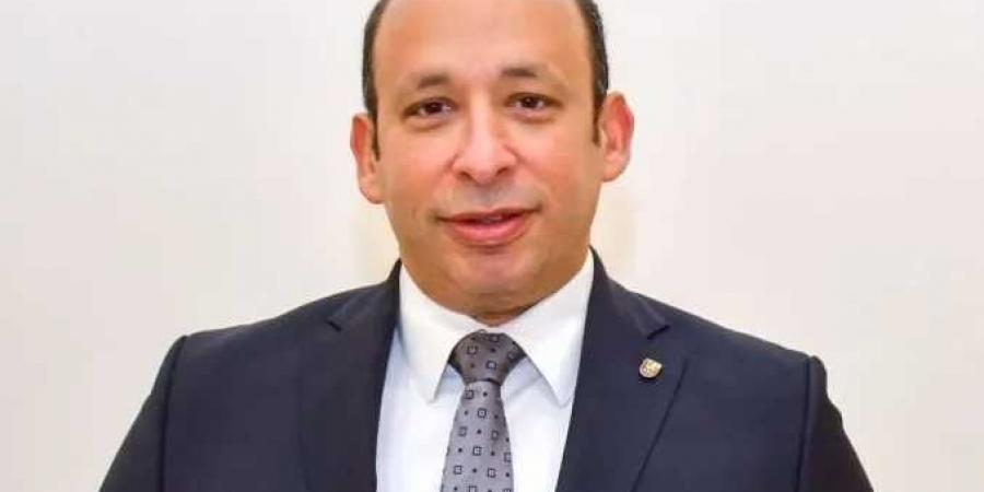 عميد
      كلية
      طب
      قصر
      العيني:
      المستشفيات
      الجامعية
      تقدم
      خدماتها
      لـ32.5
      مليون
      مواطن