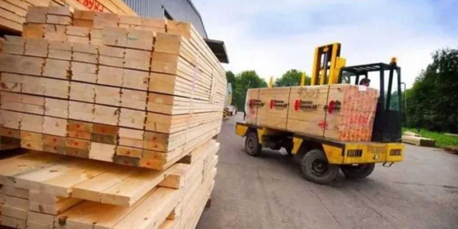 لماذا
      ارتفعت
      أسعار
      الأثاث؟..
      غرفة
      صناعة
      الأخشاب
      تكشف
      الأسباب