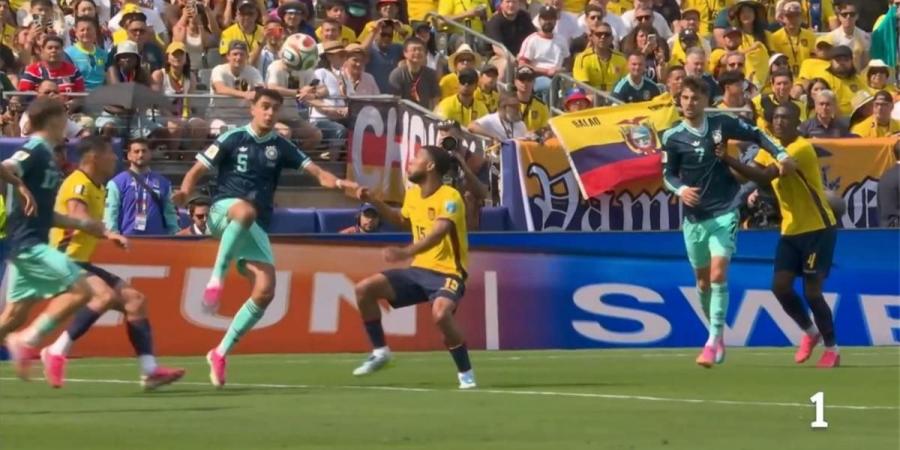 بالبلدي : فيديو
      |
      بسبب
      لقطة
      في
      مباراة
      ألمانيا
      والإكوادور..
      آرشيفو
      فار:
      كأس
      العالم
      الأسوأ
      تحكيمياً
      على
      مدار
      التاريخ
