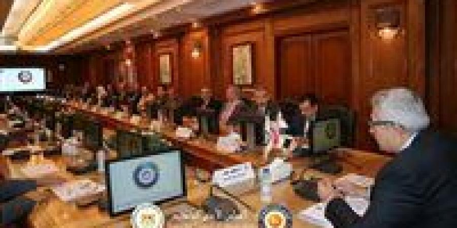 بالبلدي: الأعلى
      للجامعات
      يدرس
      خفض
      أعداد
      المقبولين
      بكليات
      القطاع
      الصحي
      بتنسيق
      2026-2027