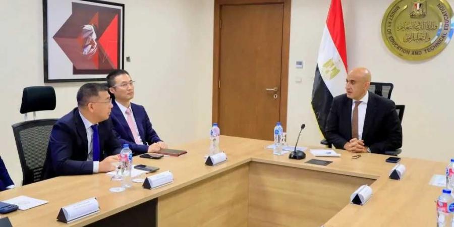 وزير
      التربية
      والتعليم
      يبحث
      مع
      «هواوي»
      تعزيز
      التعاون
      في
      تطوير
      البنية
      التكنولوجية
      للمنظومة
      التعليمية