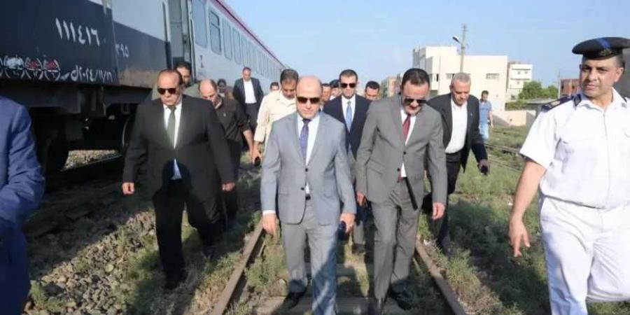 محافظ
      الغربية
      ينتقل
      إلى
      موقع
      خروج
      4
      عربات
      من
      القطار
      المتجه
      إلى
      الإسكندرية
      عن
      القضبان
      بمدينة
      كفر
      الزيات