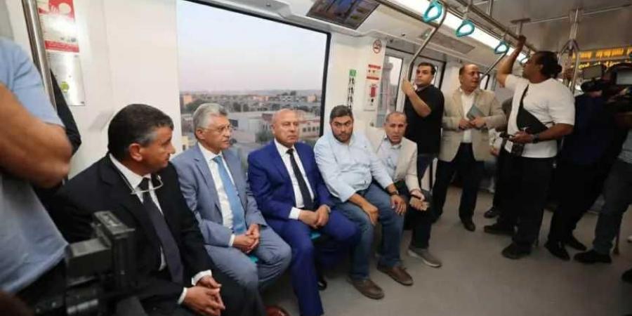 وزير
      النقل
      يتفقد
      التشغيل
      الكامل
      لمونوريل
      شرق
      النيل
      ويطمئن
      على
      سير
      العمل
      بالمحطات