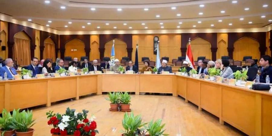 وزير
      الخارجية
      يفتتح
      المائدة
      المستديرة
      الأولى
      لمبادرة
      الأمم
      المتحدة
      حول
      الذكاء
      الاصطناعي
      والتنمية
      البشرية
      بجامعة
      الأزهر