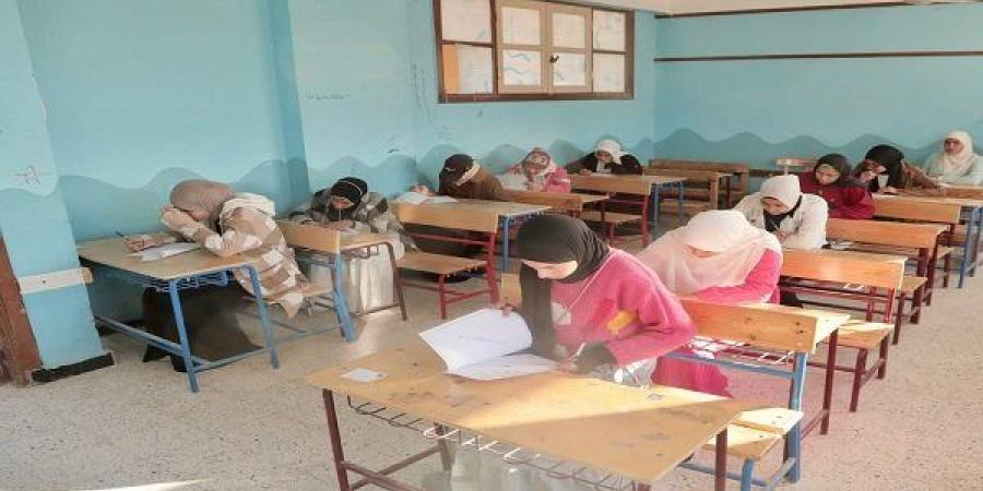 بالبلدي: التعليم
      تضبط
      مصور
      امتحان
      اللغة
      العربية
      للثانوية
      العامة
      عبر
      الباركود
      وتتوعد
      المخالفين