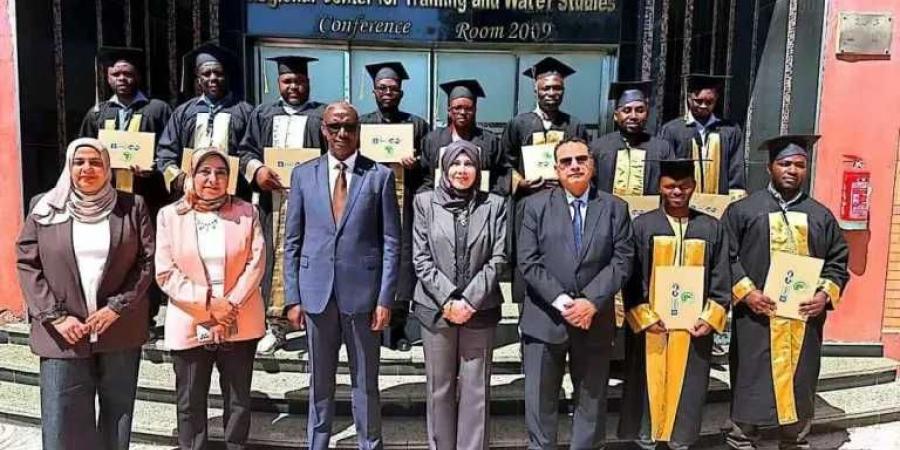 د.
      سويلم
      يتابع
      أنشطة
      مركز
      التدريب
      الإقليمي
      للموارد
      المائية
      والري