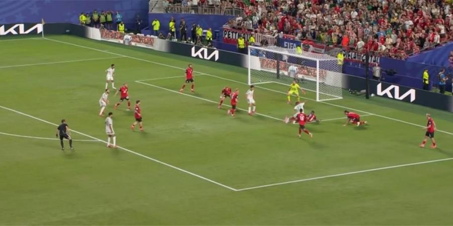 بالبلدي : فيديو
      |
      رفيق
      بلغالي
      يسجل
      هدف
      تعادل
      الجزائر
      أمام
      النمسا