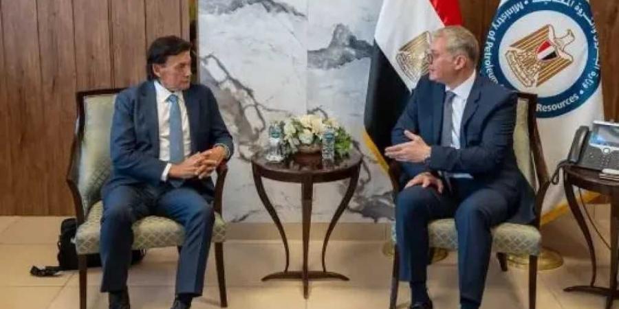 وزير
      البترول
      يبحث
      مع
      رئيس
      شركة
      دانة
      غاز
      الإماراتية
      خطط
      زيادة
      إنتاج
      الغاز
      من
      حقول
      الدلتا