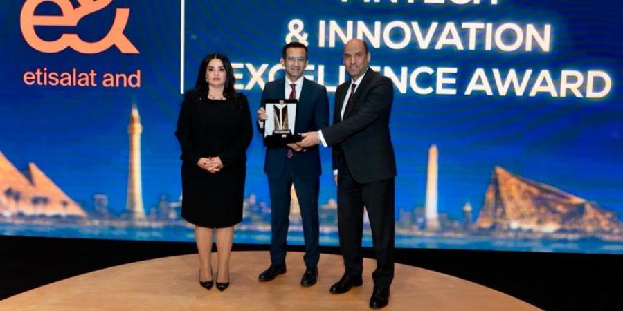 بالبلدي : إي
      آند
      مصر
      تحصد
      جائزة
      “التميز
      في
      التكنولوجيا
      المالية”
      ضمن
      فعاليات
      قمة
      مصر
      للأفضل
      2026