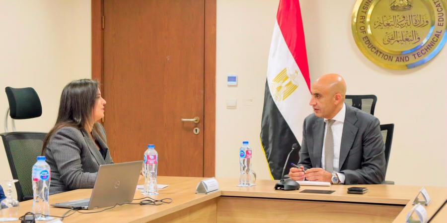 بالبلدي : «عبداللطيف»
      يبحث
      مع
      أمين
      الاتحاد
      الدولي
      للرياضة
      المدرسية
      استضافة
      البطولات
      الدولية