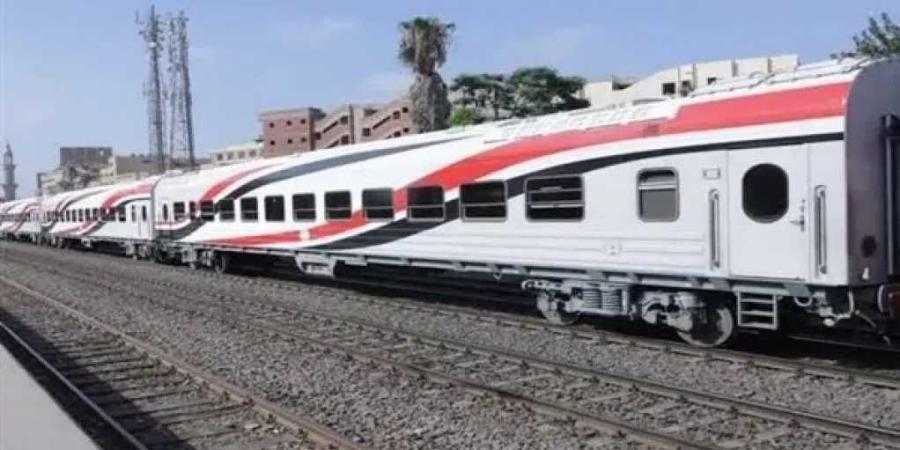 نائب
      وزير
      النقل:
      4
      أسباب
      وراء
      قرار
      رفع
      أسعار
      تذاكر
      القطارات