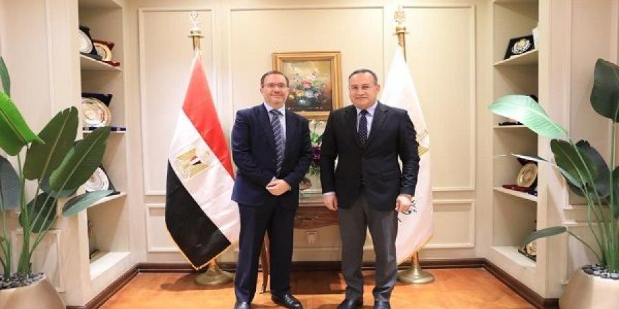 بالبلدي: وزير
      التعليم
      العالي
      يفتح
      آفاقًا
      جديدة
      للشراكة
      مع
      بريطانيا
      في
      الابتكار
      والجامعات
