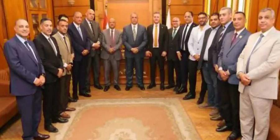 نقيب
      المحامين
      يبحث
      مع
      نقابة
      أطباء
      الأسنان
      إعادة
      خدمات
      العلاج
      للمحامين