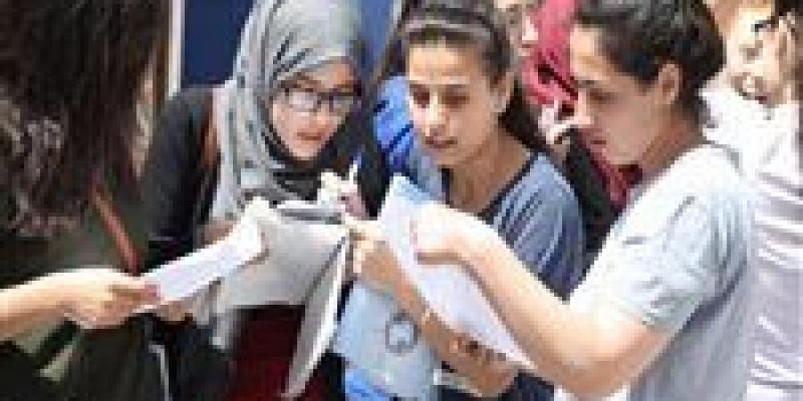 بالبلدي : عاجل|
      ثانوية
      عامة
      2026..
      طلاب:
      مستوى
      امتحان
      الإنجليزى
      فوق
      المتوسط..
      وبعض
      الأسئلة
      صعبة