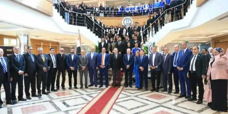 وزير
      التعليم
      العالي
      يتفقد
      جامعة
      حلوان
      الأهلية
      ويشهد
      إطلاق
      منصة
      حلوان
      بلس
      جونيور
      عمر
      فارس