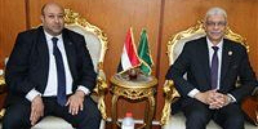 بالبلدي : رئيس
      جامعة
      المنوفية
      يستقبل
      وفد
      بنك
      CIB
      لبحث
      تعزيز
      التعاون
      المشترك