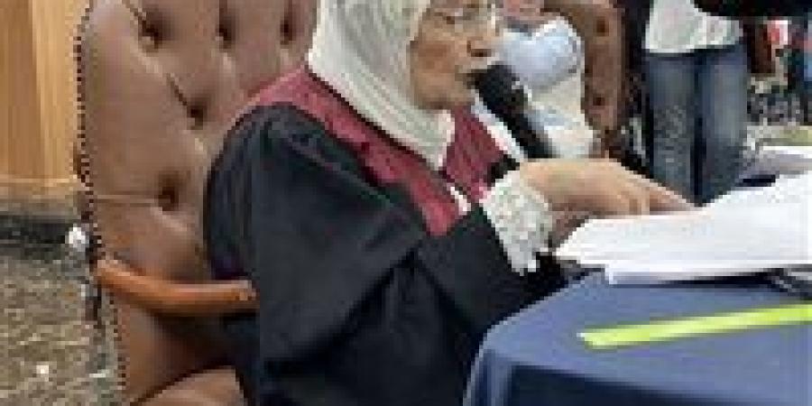 بالبلدي : وزير
      الأوقاف
      يشيد
      بالدكتورة
      آمال
      إسماعيل
      بعد
      حصولها
      على
      الدكتوراه
      في
      سن
      الـ83
      ويقرر
      تكريمها