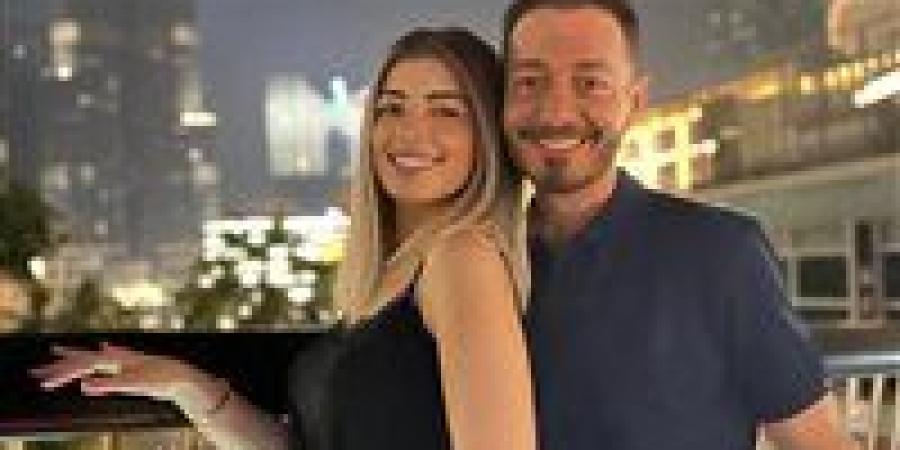بالبلدي: "جاتلي
      صدمة"..
      أحمد
      زاهر
      يكشف
      كواليس
      معرفته
      بخبر
      حمل
      ابنته
      "ليلى"