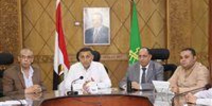 بالبلدي : الثانوية
      العامة
      2026..
      محافظ
      القليوبية
      يتابع
      انتظام
      سير
      الامتحانات
      من
      غرفة
      العمليات