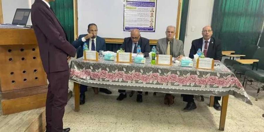 رئيس
      جامعة
      أسوان
      يناقش
      رسالة
      دكتوراه
      بعنوانquot;
      تصميم
      وتحليل
      الأداء
      الأمثل
      لنظام
      طاقة
      كهربائية
      باستخدام
      الذكاء
      الاصطناعي