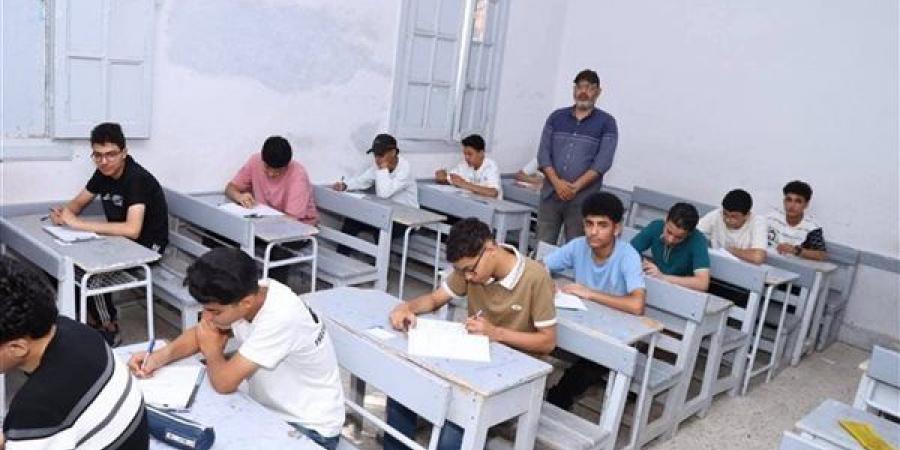 بالبلدي: الثانوية
      العامة
      2026..
      الفيزياء
      والتاريخ
      في
      انتظار
      الطلاب
      والوزارة
      تتوعد
      الغشاشين