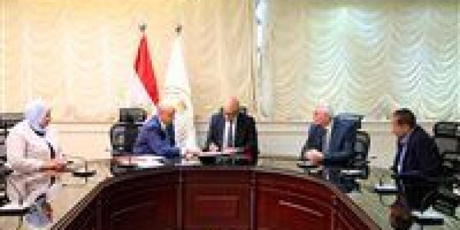 بالبلدي: وزير
      التعليم
      يعتمد
      نتيجة
      الدبلومات
      الفنية
      2025-2026
      بنسبة
      نجاح
      68.69%