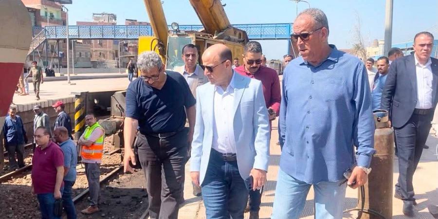 بالبلدي: بالصور..
      محافظ
      الغربية
      يتابع
      حادث
      خروج
      عربة
      من
      القطار
      450
      عن
      القضبان