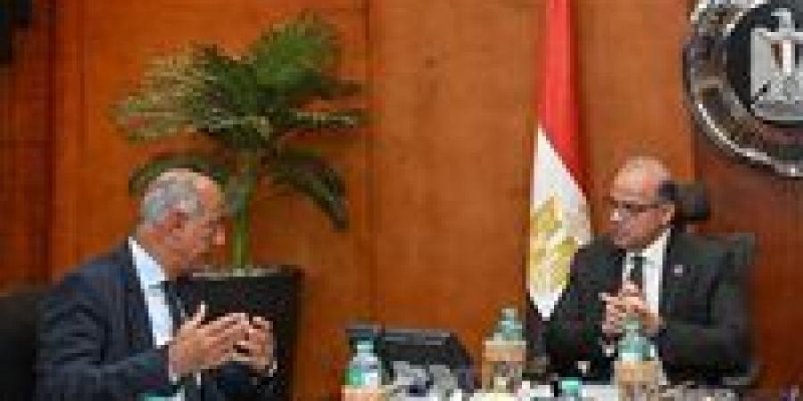 بالبلدي: الاستثمار
      والخارجية
      تُبحثان
      تعبئة
      التمويل
      الأخضر
      وتأسيس
      صندوق
      استثماري
      تحت
      مظلة
      مصر
      السيادي