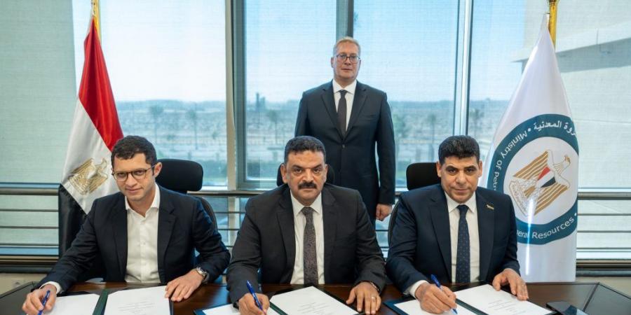بالبلدي : وزير
      البترول
      يشهد
      توقيع
      اتفاقية
      لإنشاء
      مصنع
      لإنتاج
      الأسمدة
      الفوسفاتية
      بالعين
      السخنة
      بالشراكة
      مع
      مجموعة
      السويدي