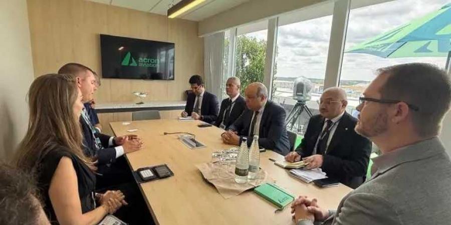 وزير
      الطيران
      المدني
      يبحث
      مع
      «Acron
      Aviation»
      البريطانية
      توسيع
      التعاون
      في
      تقنيات
      التدريب
      والمحاكاة
      المتقدمة