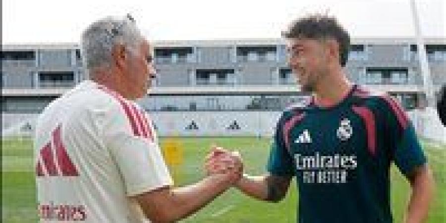 بالبلدي: فالفيردي
      ينتظم
      في
      تدريبات
      ريال
      مدريد..
      ومورينيو
      يستعيد
      أحد
      أهم
      أوراقه