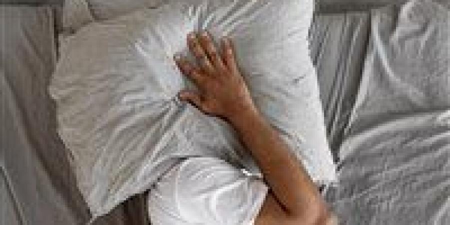 بالبلدي: هل
      النوم
      بعد
      الفجر
      يقطع
      الرزق؟..
      الإفتاء
      توضح
      الحقيقة
      وحكم
      «نومة
      الصبحة»
