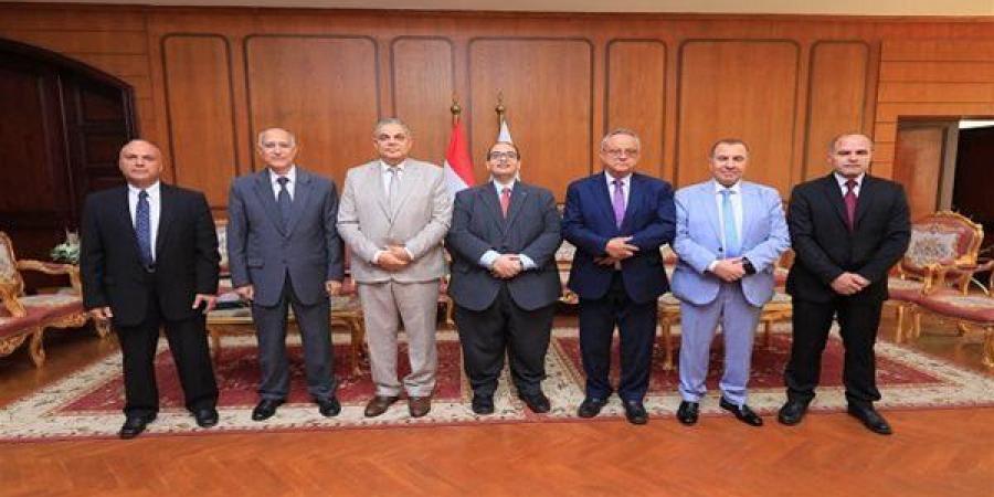 بالبلدي: جامعة
      كفر
      الشيخ
      تبدأ
      اختيار
      عميد
      كلية
      الألسن
      بمعايير
      شفافة
      ورؤية
      تطويرية