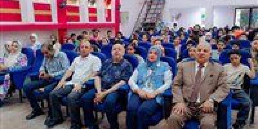 بالبلدي : عروض
      مسرحية
      وفقرات
      فنية..
      مواهب
      طلاب
      الفيوم
      تتألق
      على
      مسرح
      مديرية
      التعليم