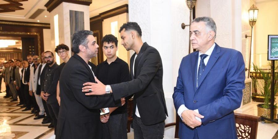 بالبلدي : المهندس
      محمد
      صلاح
      الهادي
      يؤدي
      واجب
      العزاء
      في
      وفاة
      المحامي
      الكبير
      الدكتور
      عصام
      البطاوي