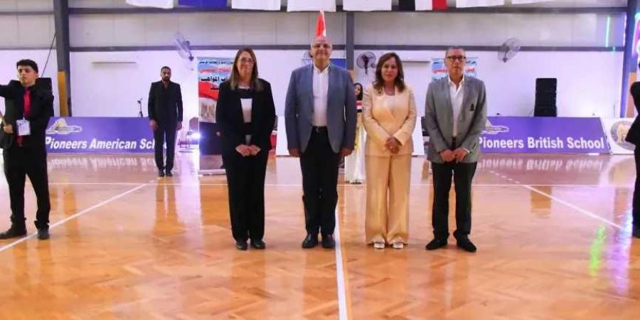 محافظ
      الإسكندرية
      يشهد
      افتتاح
      البطولة
      الأفريقية
      للكرة
      الطائرة
      تحت
      18
      عامًا
      بمشاركة
      14
      منتخبًا