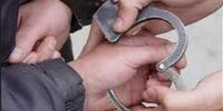 بالبلدي: ضبط
      سائق
      توك
      توك
      وعاطل
      لتعديهما
      على
      راقصة
      وتصويرها
      بالهرم