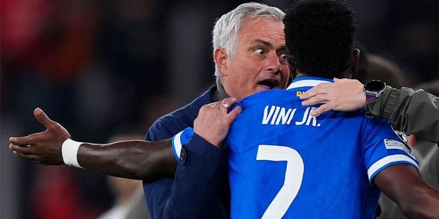 بالبلدي : مورينيو
      يُبلغ
      ريال
      مدريد
      بموقفه
      من
      رحيل
      فينيسيوس
      جونيور